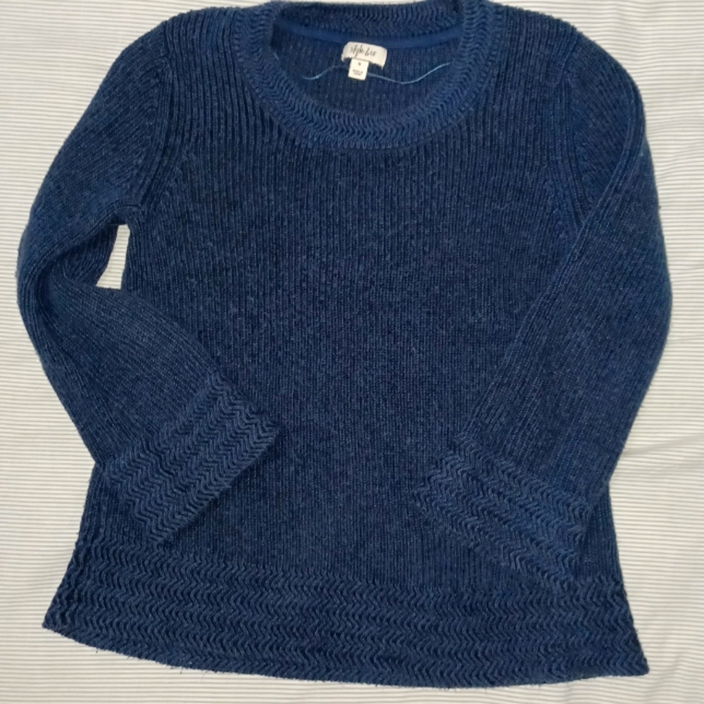 Cozy Navy blue sweater